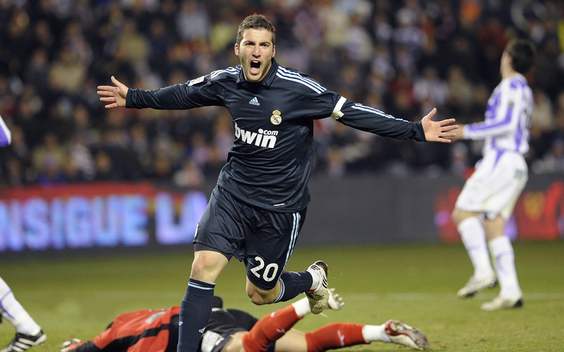 英超重点：曼联逆转战胜热刺，争冠形势升温！，英超第四轮曼联vs热刺全场录像